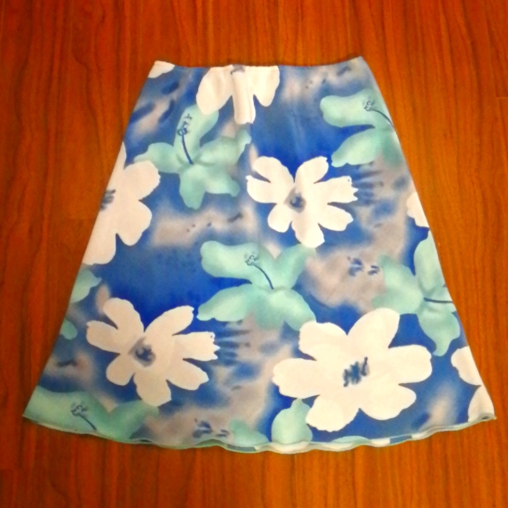 (3/$30) EUC Lovely flowy Fairweather floral skirt